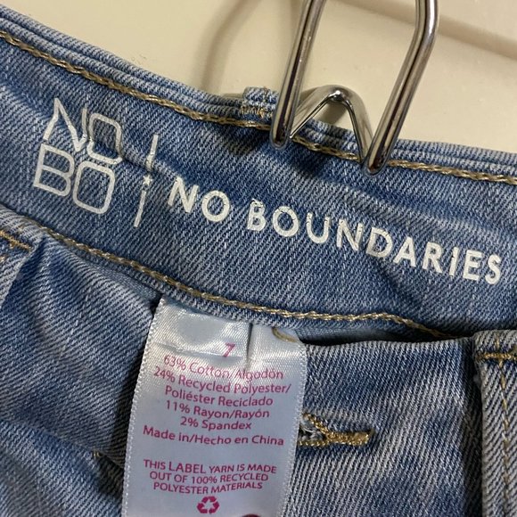 No Boundaries NOBO Mom Short - Picture 3 of 5